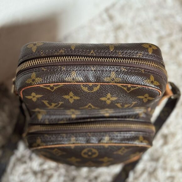 Vintage Luxury LOUIS VUITTON Amazone Crossbody Iconic Coated Canvas Handbag 1989 - Picture 4 of 16